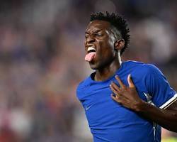 谁动了我的中锋？杰克逊伤退，蓝军进攻迷局待解