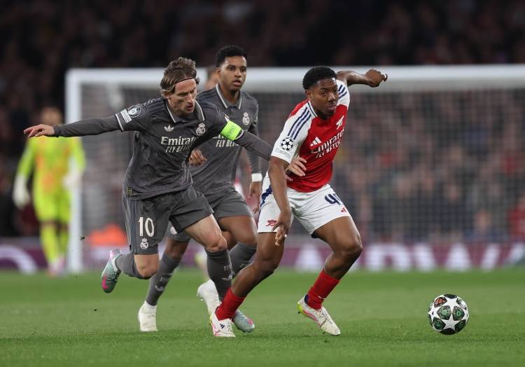 相差超20岁！TNT：莫德里奇第一次到访酋长球场时 斯凯利还没出生