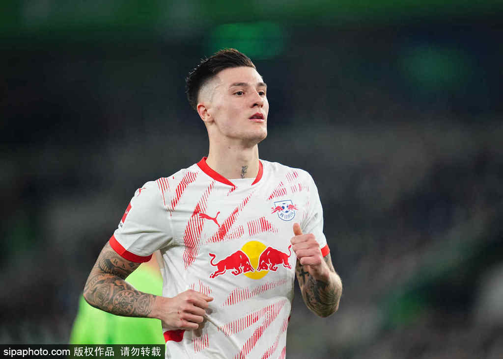 什么操作？！曝拜仁有意签德甲神锋 让凯恩改打10号位